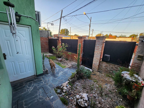 Casa En Venta - 3 Dormitorios 1 Baño - Cochera - 315mts2 - Ensenada