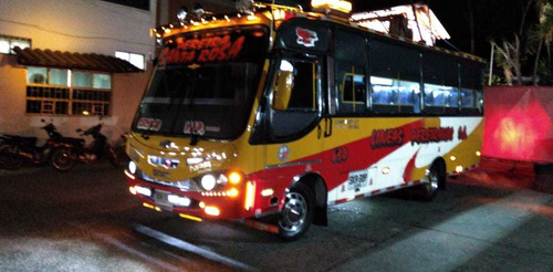 Buseta Npr Modelo 2007 -27 Pasajeros - Ruta Sta Rosa-pereira