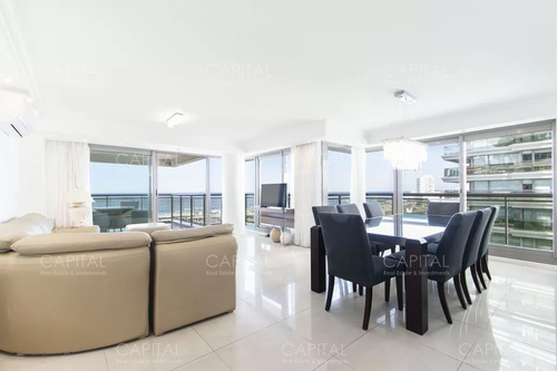 Apartamento En Brava, 3 Dormitorios *