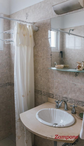 Venta De Casa Multifamiliarconstruida S/ Lote Propio De 454 M2, Ideal P/2 Familias -el Palomar