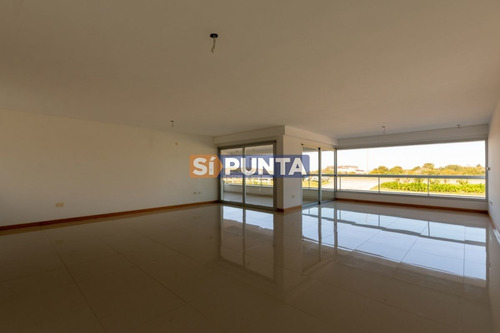 Imagen 2 de 24 de Apartamento A La Venta En Playa Brava