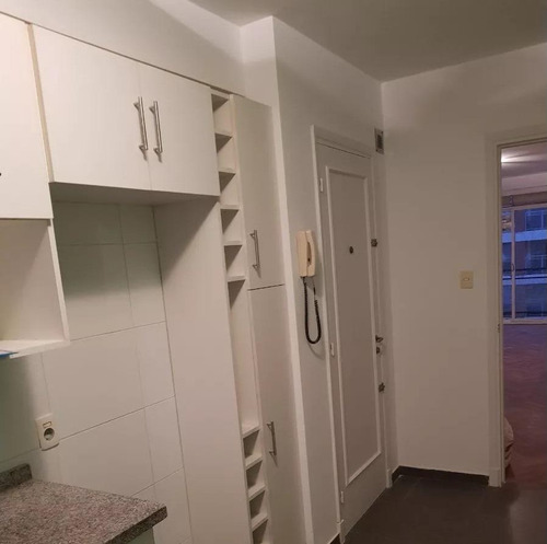 Departamento En Piso Medio, Próximo A Shopping Punta Carretas, Garaje Fijo