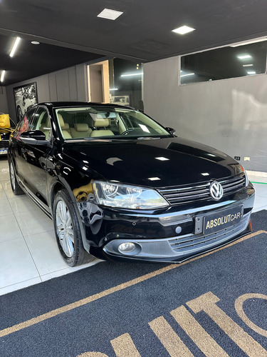 Volkswagen Jetta 2.0 Comfortline Flex 4p Automática