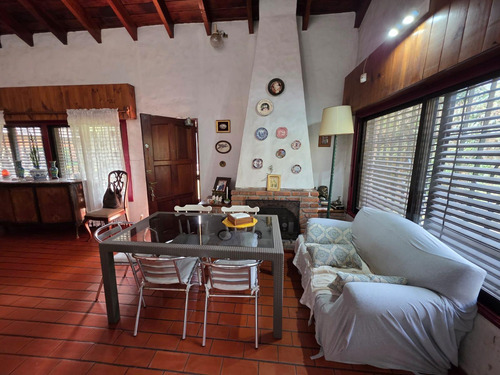 Venta De Casa 4 Ambientes. Parque Leloir