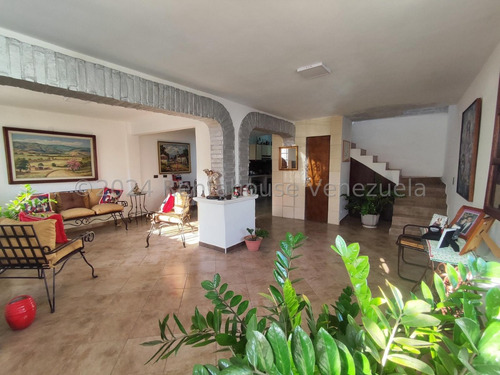 José Trivero Vende Hermosa Casa Ubicada En Excelente Zona De Cabudare, Cuenta Con Tanque Subterraneo