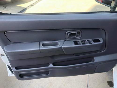 Imagen 9 de 14 de Nissan Np300 2013 2.4 Doble Cabina Lujo Mt