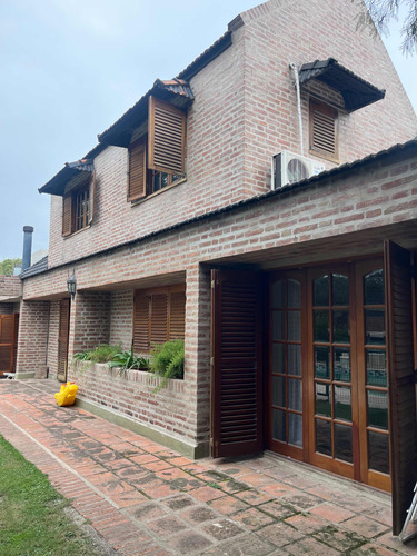 Imagen 24 de 30 de Casa Principal 5 Dormitorios Y 4 Baños, Mas Departamento De 1 Dormitorio. Villa Allende Golf