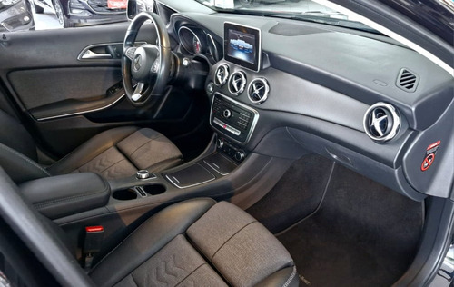 Mercedes-Benz Classe GLA 1.6 CGI STYLE 16V TURBO FLEX 4P AUTOMÁTICO