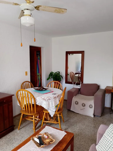 Apartamento 2 Dormitorios, 1 Baño, Cochera En Zona Malvin Norte