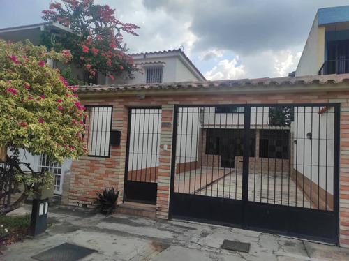 Se Ofrece En Venta Aparto Quinta En Trigal Norte, Residencia De Las Clavelinas Norte 