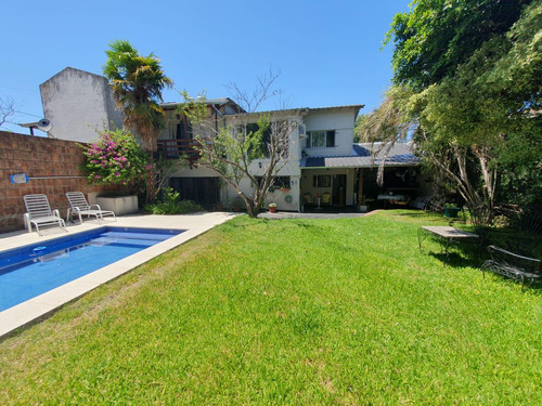 Lindísima Casa En Olivos Refaccionada Con Amplio Jardin.