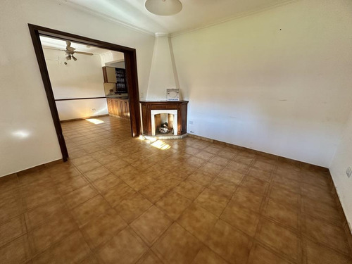 Casa En Alquiler En Vicente Lopez, Olivos - 5 Ambientes
