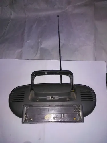 Radio A Pila A Reparar(prende A Reparar)beeboom.faltadialetc (Usado)