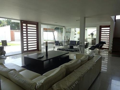 Imagen 12 de 26 de Espectacular Casa En Venta En Santa Elena, Totalmente Remodelada, Piso De Porcelanato, Diferentes Ambientes Y Espacios, Areas Recreativas Y Verdes, Inf. 0424-5337900, Cod. 22-17104, Nds 25