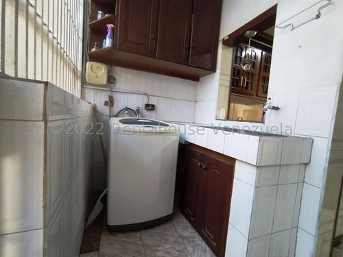 Imagen 13 de 30 de Casa En Venta Centro Este Barquisimeto, Cocina Remodelada, Amplio Patio, Balcon Con Hermosa Vista, Info. 0424-5325471, Codigo 22-17359 Mf