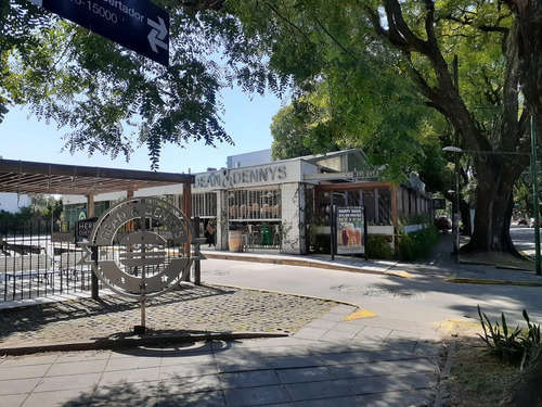 Importante Local Gastronómico. 20 Cocheras.