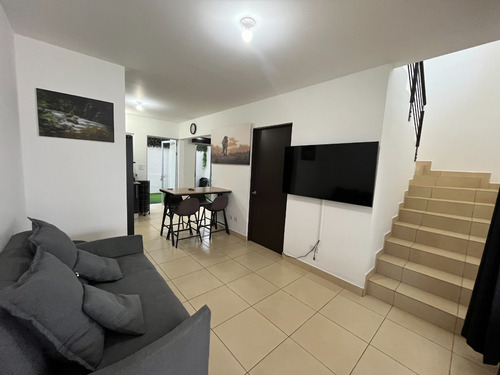 Vendo Casa En San Pablo Heredia En Condominio La Valencia, Excelente Ubicación, Tiene Patio, Es Muy Iluminada Y Ventilada