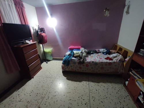 Imagen 8 de 14 de Casa En Venta Para Remodelar En La Floresta Las Delicias 04121990156