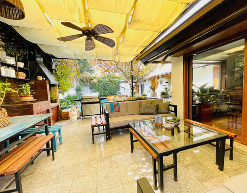 Remodelada, Pasaje Cerrado, Sector La Llavería, Vitacura.