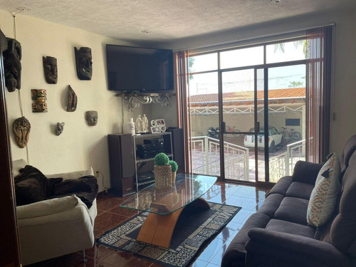 Casa En Venta En Villas De Irapuato, Irapuato, Gto.