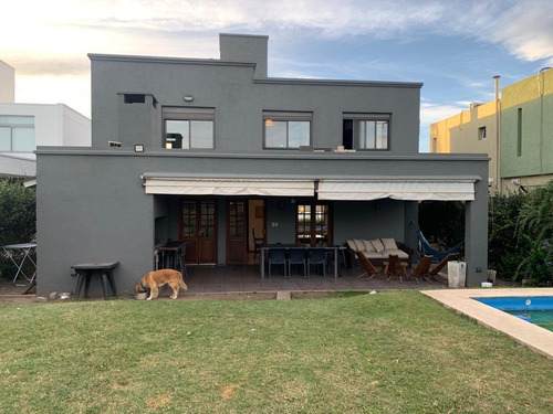 Imagen 1 de 23 de Casa En Venta De Cuatro Dormitorios, La Estanzuela, Córdoba