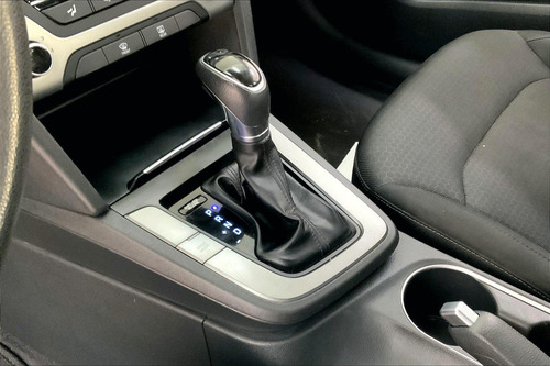 Imagen 17 de 25 de Hyundai Elantra 4 Pts Limited Tech, 20l, Ta, A/ac Aut, Pie