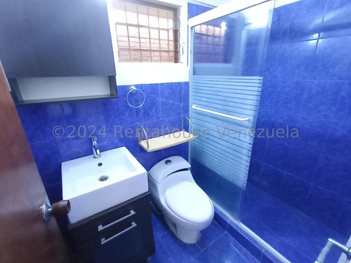 En Venta Hermosa Casa Con Anexo Y Amplio Jardín En Santa Paula
