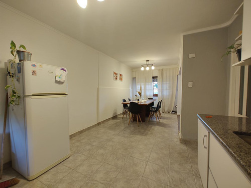 Casa En Venta - 4 Dormitorios 2 Baños - 201mts2 - Mar Del Plata