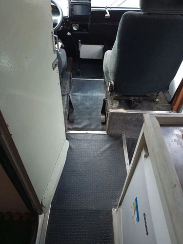 Vendo Motorhome Invel Super Inteiro Documentado, 04 Pessoas.