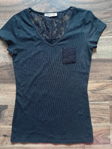 Blusa Negra Con Detalles De Encaje