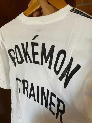 Playera adidas pokemon trainer new arrivals