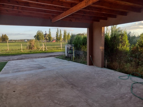 Imagen 2 de 17 de Casa En Venta De 3 Dormitorios C/ Cochera En Guernica