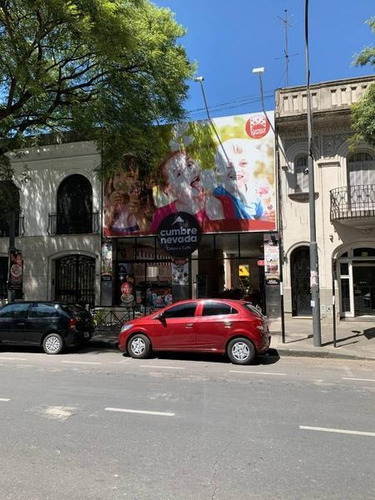 Imagen 2 de 10 de Local Comercial Sobre Avenida Pellegrini