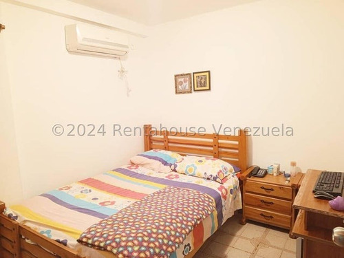 Bray Montoya Vende Bello Apartamento Semiamoblado En El Este De Barquisimeto Dispone De 3 Habitaciones 1 Baño Acabados Modernos Gas Directo Y Todos Los Servicios Básicos 2#4#2#3#6#4#8 Bray Montoya