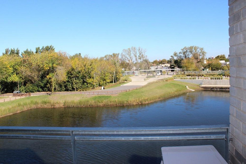 Imagen 3 de 8 de Venta Departamento En Dúplex 4 Ambientes En Tigre Con Vistas Al Puerto De Venice