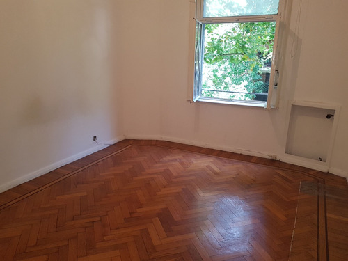 3 Ambientes De 80m2