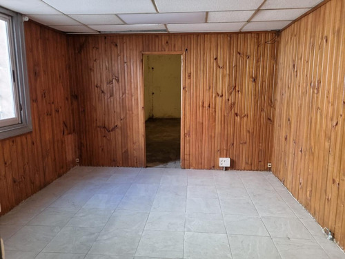 Imagen 10 de 14 de Local, Gran Esquina, 8 De Octubre Y Cipriano Miro , 300 M2 , Impecable !!