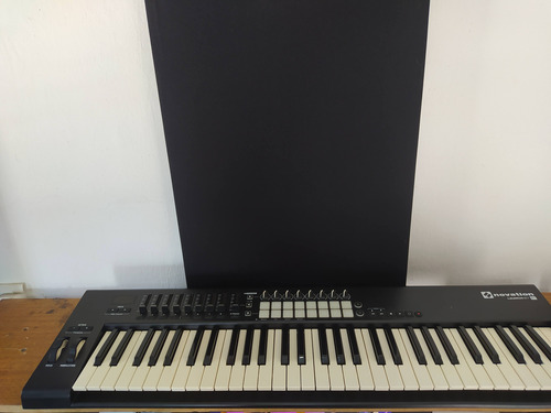 Teclado Controlador Novation Launchkey 61 Mk2 De 61 Teclas Gris Oscuro