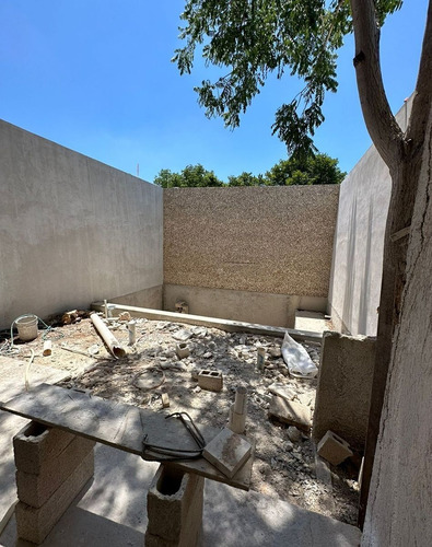 Casa Completamente Remodelada En Venta En La Ermita Centro, Merida.