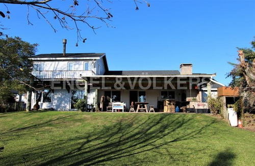 Encantadora Casa En Venta En Altos De La Tahona
