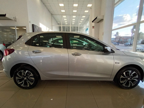 Imagen 14 de 21 de Chevrolet Onix Premier At Mr