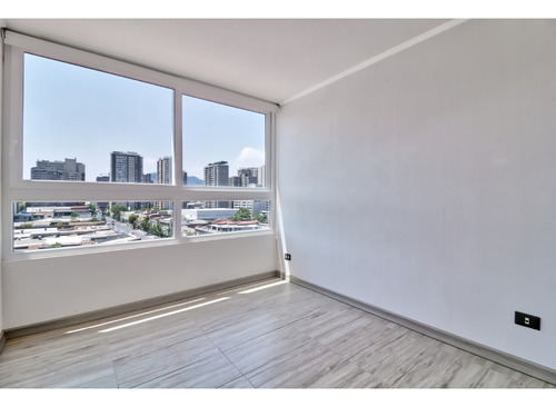 Arriendo Metro Irarrazaval / Portugal / 10 De Julio