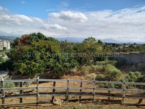 Francisco Rojas Norscia Rentahouse Vende, Terreno Con Granja En Cabudare Sector Tarabana, Via Pedro Y Pablo, 2 4 - 1 7 0 5 0, Ideal Para Invertir Y Disfrutar En Familia!!!