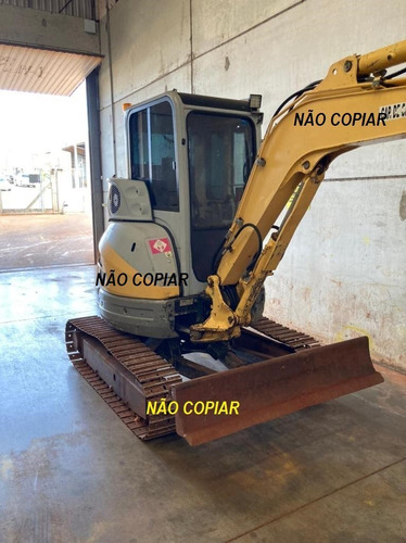 Imagem 2 de 5 de Mini Escavadeira New Holland