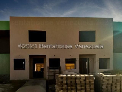 Imagen 3 de 11 de Townhouse En Venta Ubicado En Buena Zona De La Ciudad De Punto Fijo