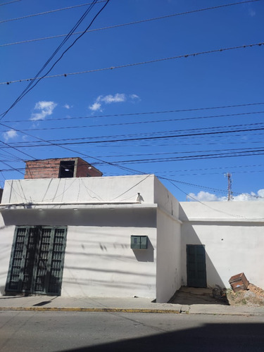 Se Vende Terreno En La Calle Sucre De Guatire.se Acepta Financiamiento, Apartamento, Vehículo Como Parte De Pago.