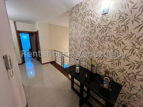 Exclusivo Town House En Venta, Urb. Cantarrana, Las Delicias, Maracay, Con Planta Electrica Y Pozo, 25-7444 Mv