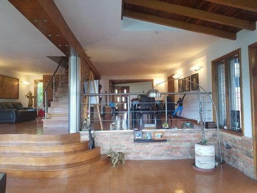 Venta Excelente Casa En Colinas De Carrizal,los Teques Bv