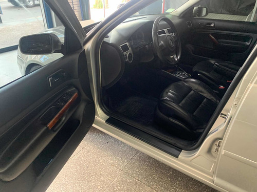 Volkswagen Bora 1.8 Highline T Tiptronic Cuero 2011