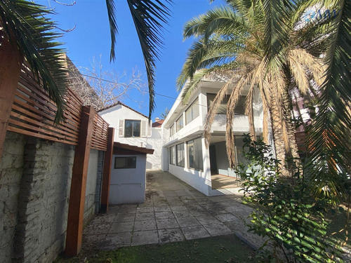 Amplia Casa - Oficina En Venta En El Mejor Barrio De Ñuñoa
